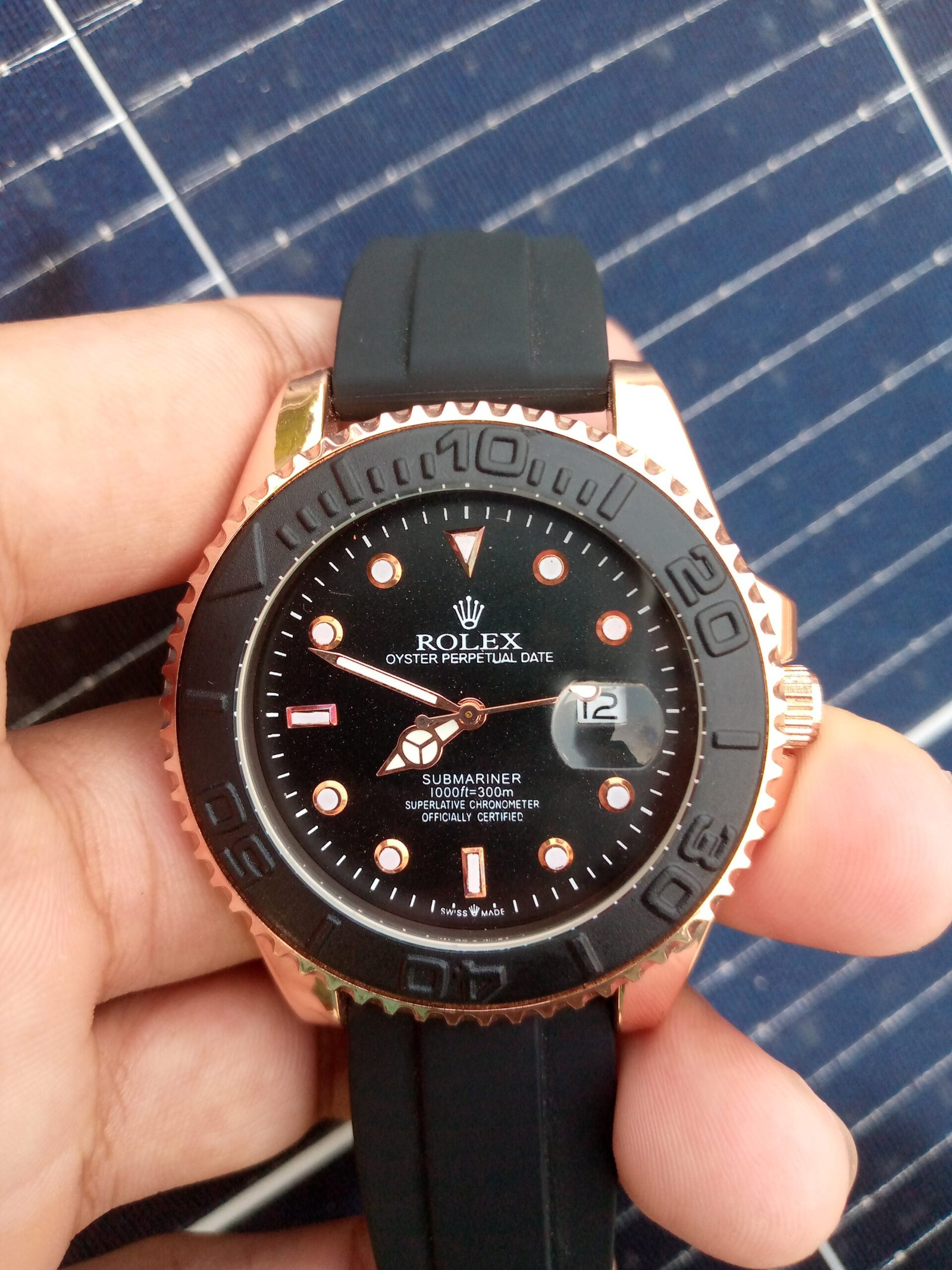 Rolex Luxury Watch-Rotating Bezel & Date Feature ⌚